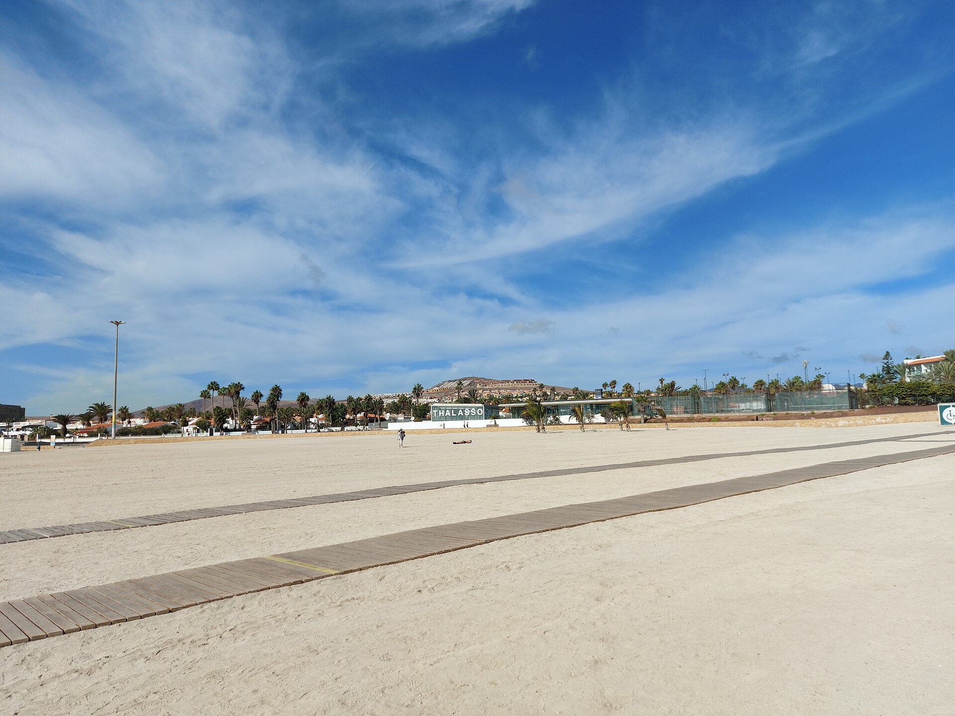 Playa y paseo de Caleta de Fuste